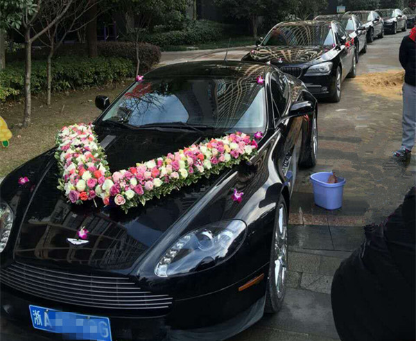 阿斯頓馬丁轎跑.jpg